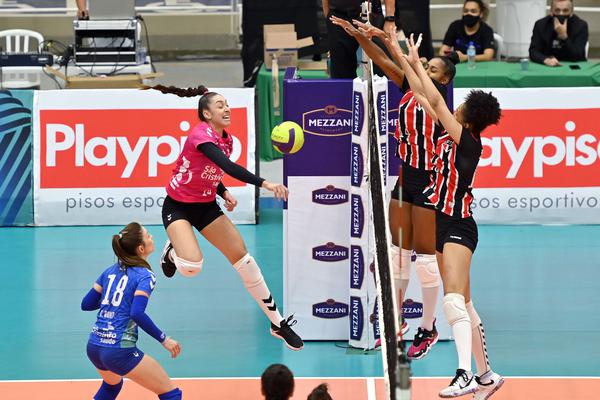 Osasco vence Barueri e larga na frente na final do Paulista de vôlei  feminino