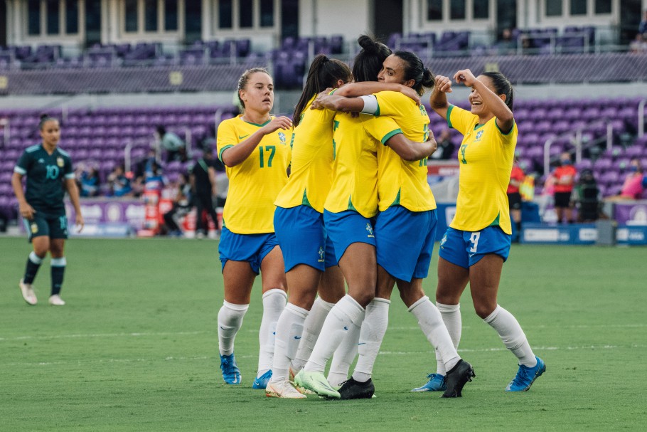 Em estreia na Olimpíada, futebol feminino do Brasil goleia China