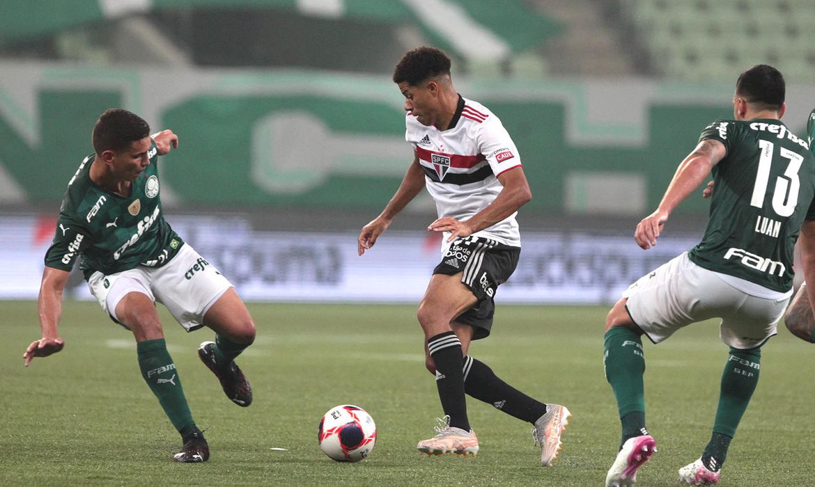 RÁDIO MARINGÁ - Em São Paulo, Corinthians derrota o Sport por 2 a 1 pelo  Brasileiro - Orlando Gonzalez