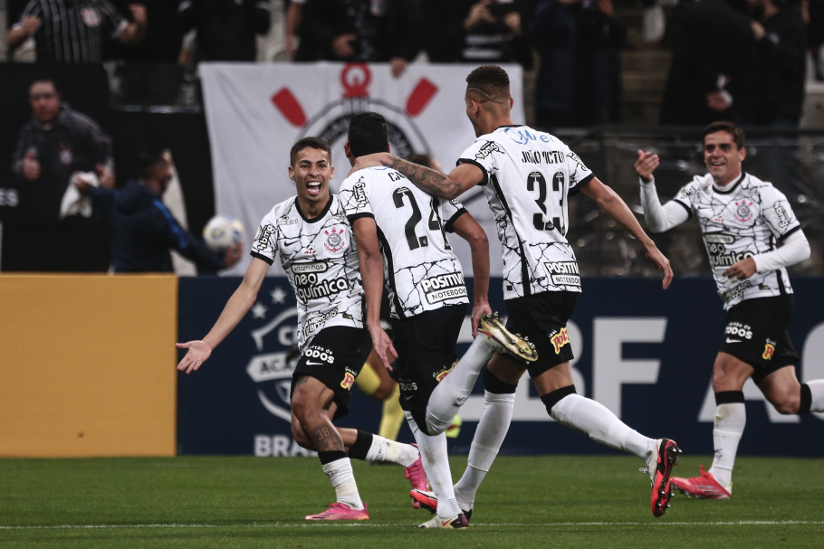 RÁDIO MARINGÁ - Em São Paulo, Corinthians derrota o Sport por 2 a 1 pelo  Brasileiro - Orlando Gonzalez