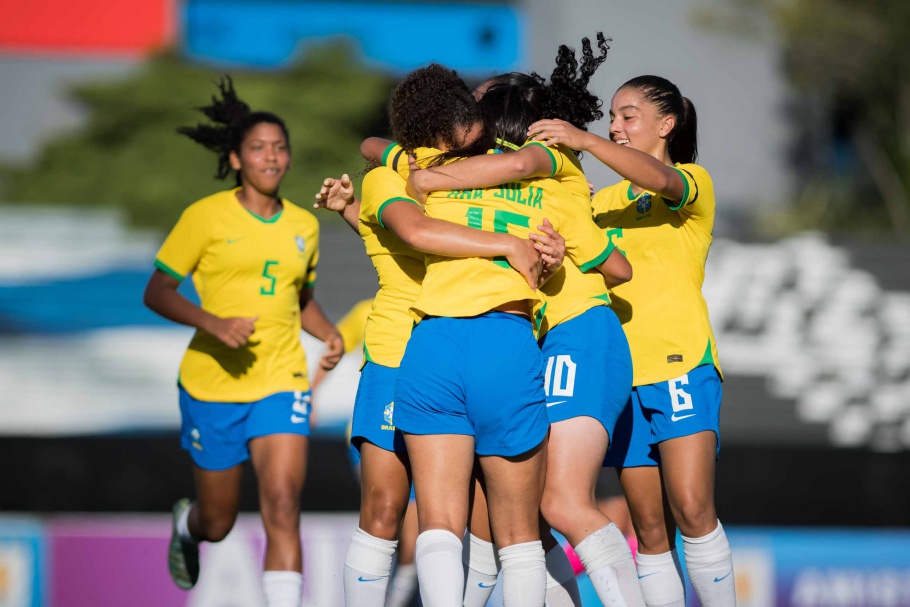 MARINGÁ - Seleção Brasileira Feminina estreia no Sul-Americano de futebol  Sub-17 - Orlando Gonzalez