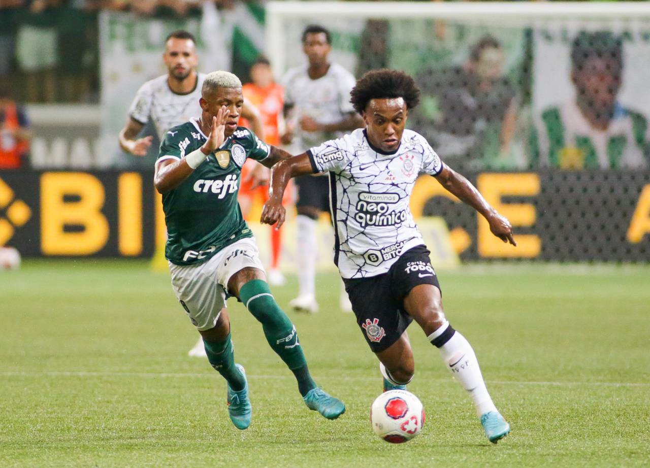 MARINGÁ - Corinthians aplica goleada no Palmeiras e vai à final do