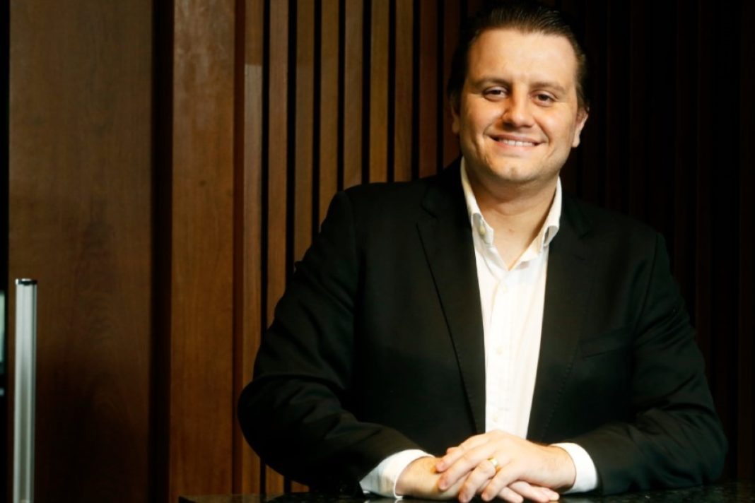 Felipe Bernardes (Medium)