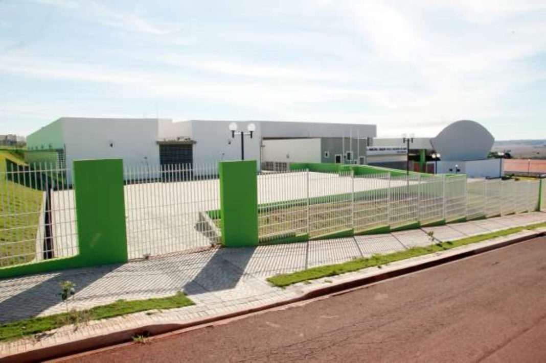 escola (Medium)