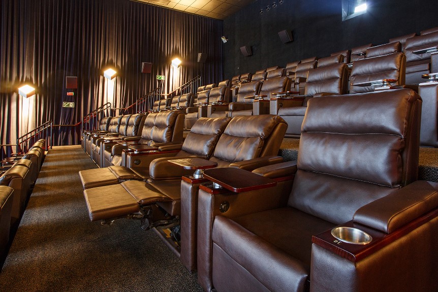 Atividades nos cinemas de Maringá são liberadas com 50% do público. Setor prevê início de recuperação em 2022