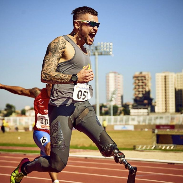 Velocista paralímpico maringaense Vinícius Rodrigues bate recorde
