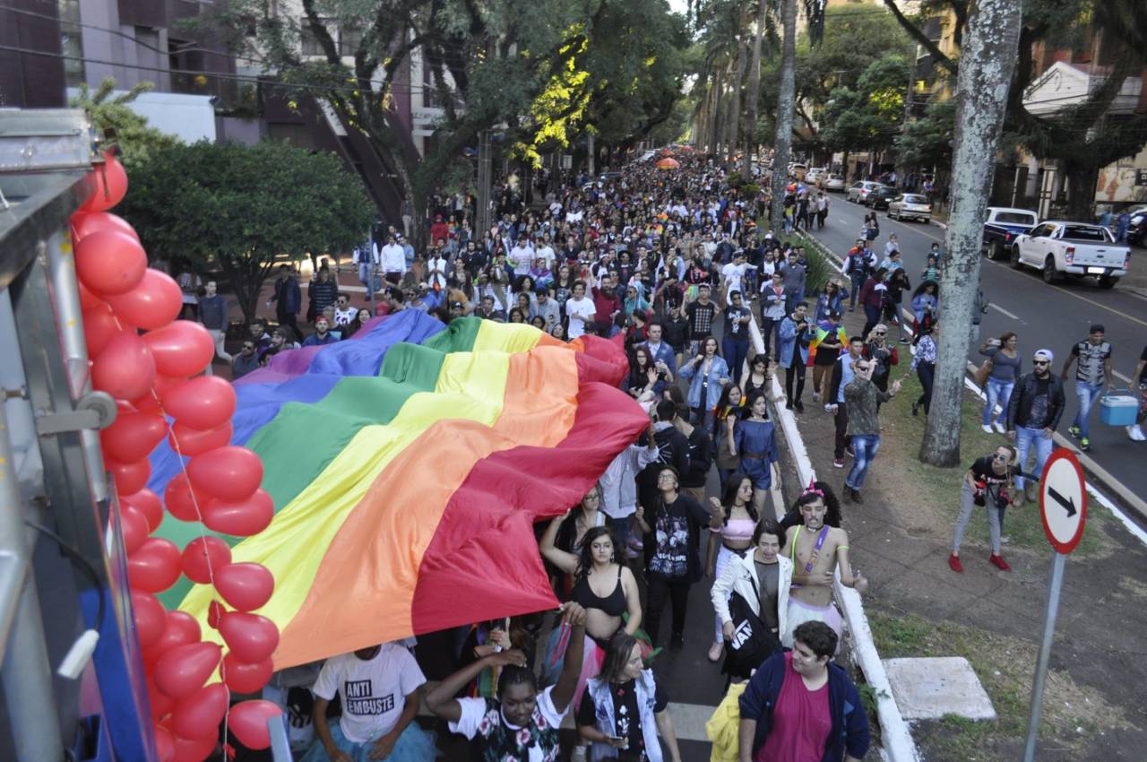 Confira as fotos da 9ª Parada LGBT de Maringá