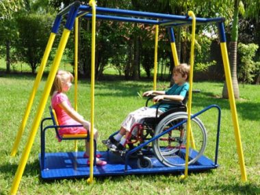 Brinquedos adaptados para crianças com deficiência