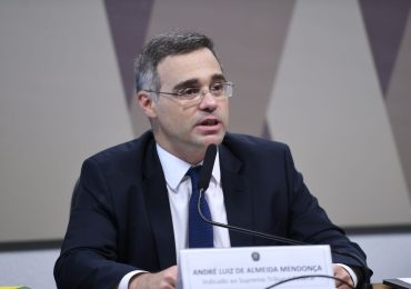 Ministro André Mendonça tenta esfriar crise entre Bolsonaro e STF