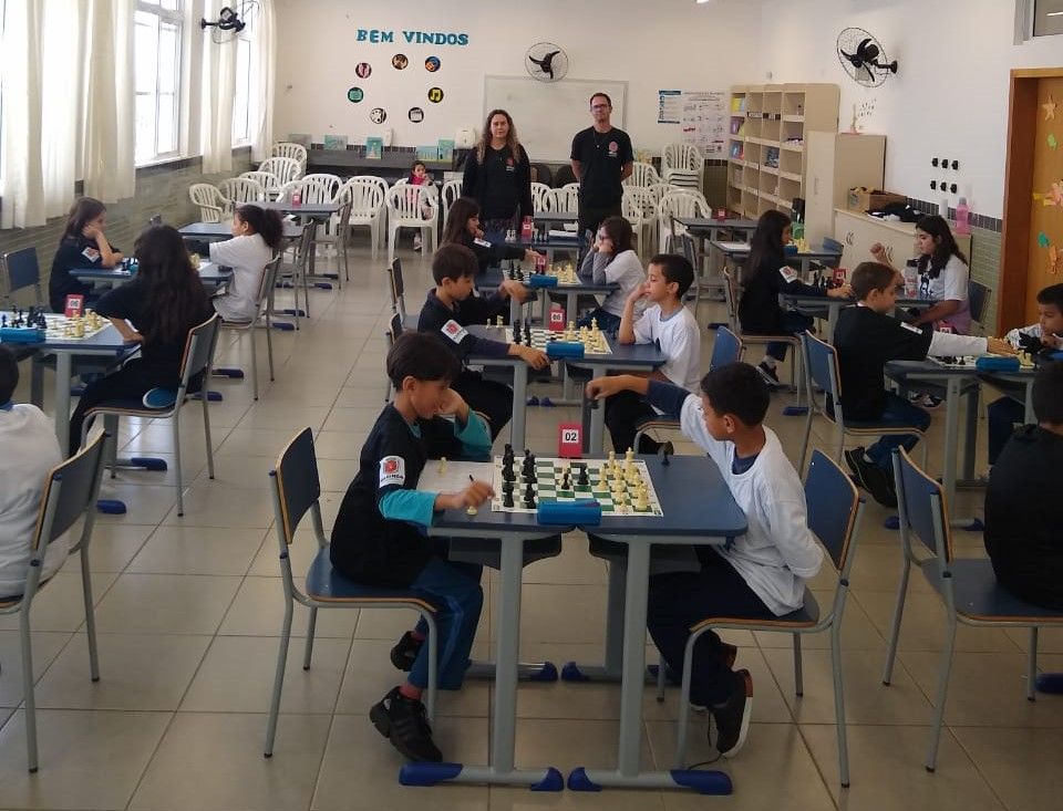 Alunos de rede municipal conquistam em campeonato de xadrez • PortalR3 •  Criando Opiniões