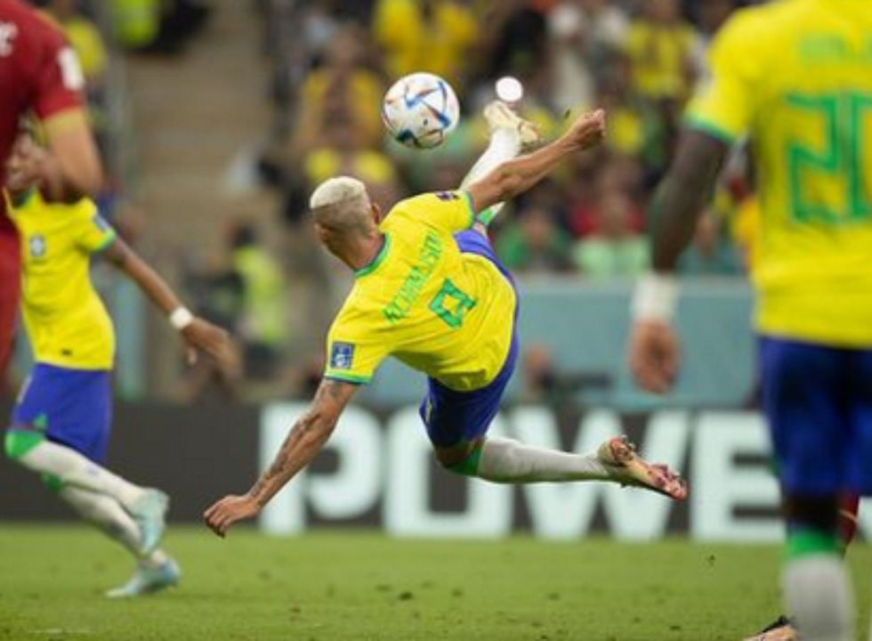 Brasil vence a Sérvia por 2 a 0 no jogo de estreia da Copa