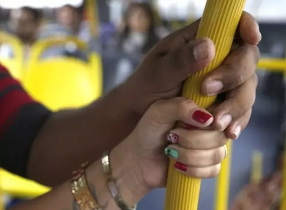 importunação sexual - ônibus