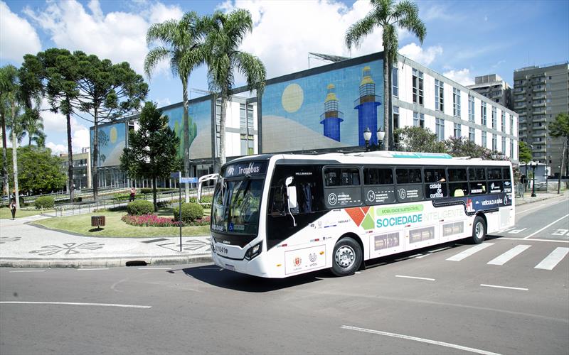ônibus movido a gás natural / Curitiba
