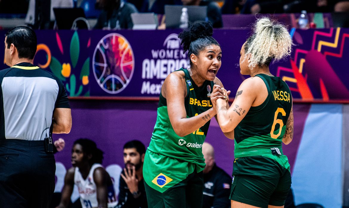 A seleção brasileira feminina de basquete