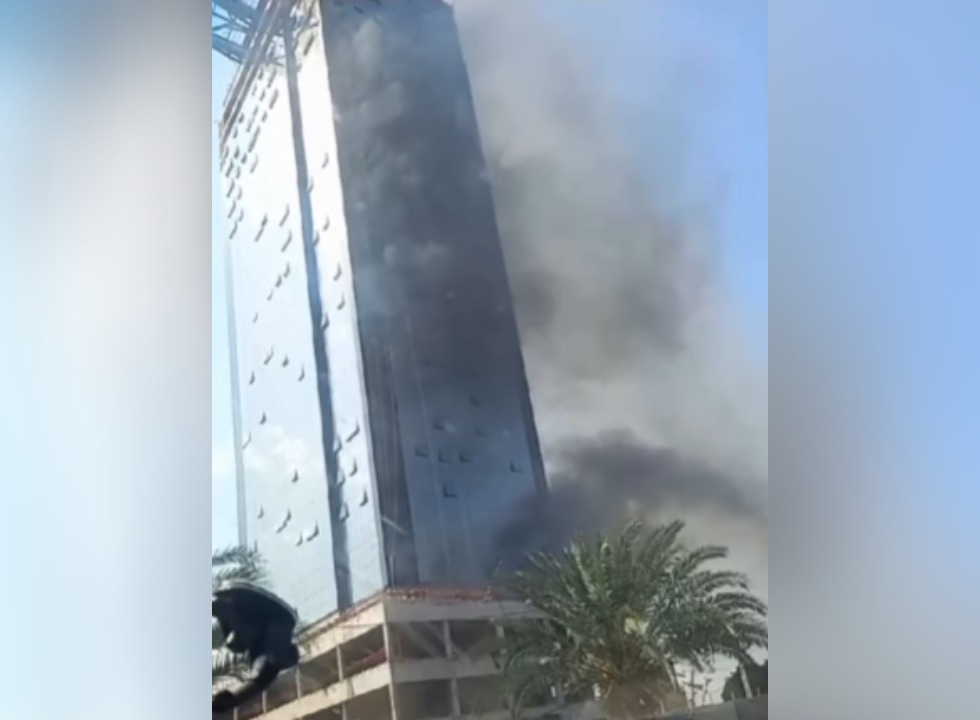 incêndio prédio em construção