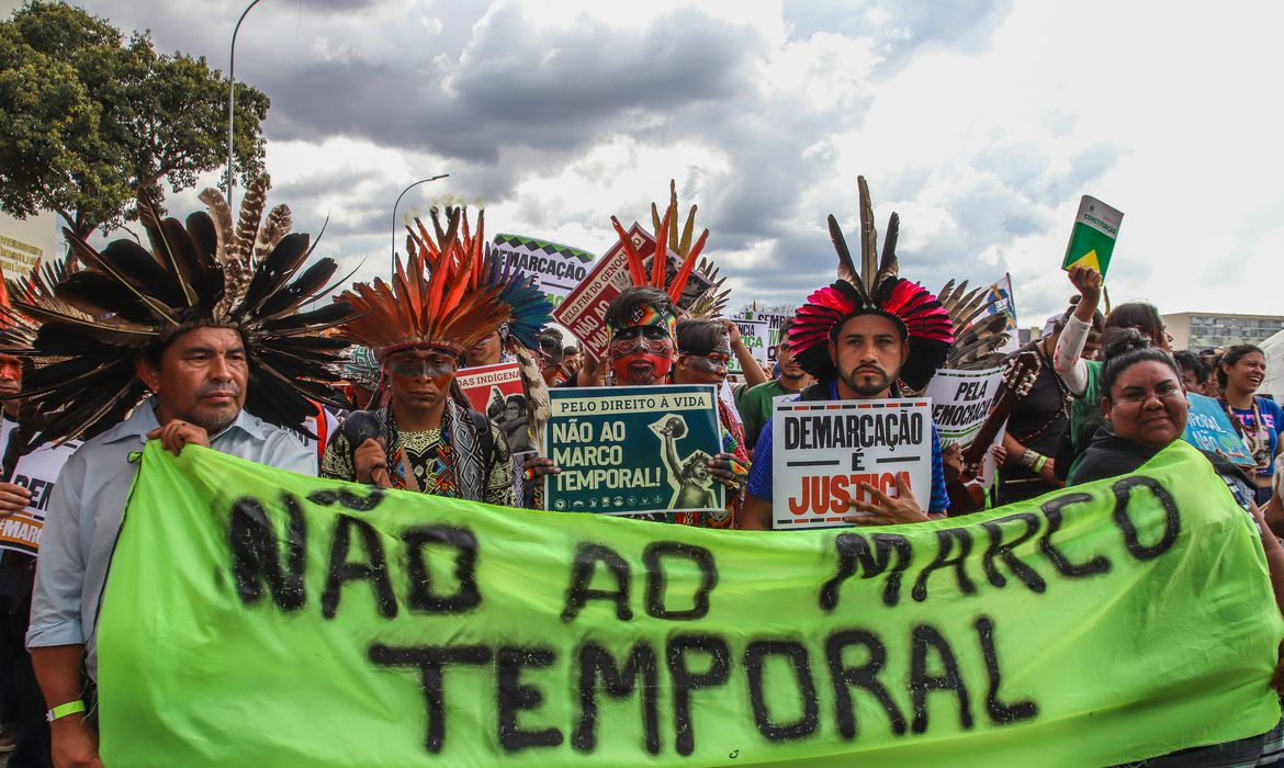 Manifestação de Indígenas contra o marco temporal, na Esplanada dos Ministérios.