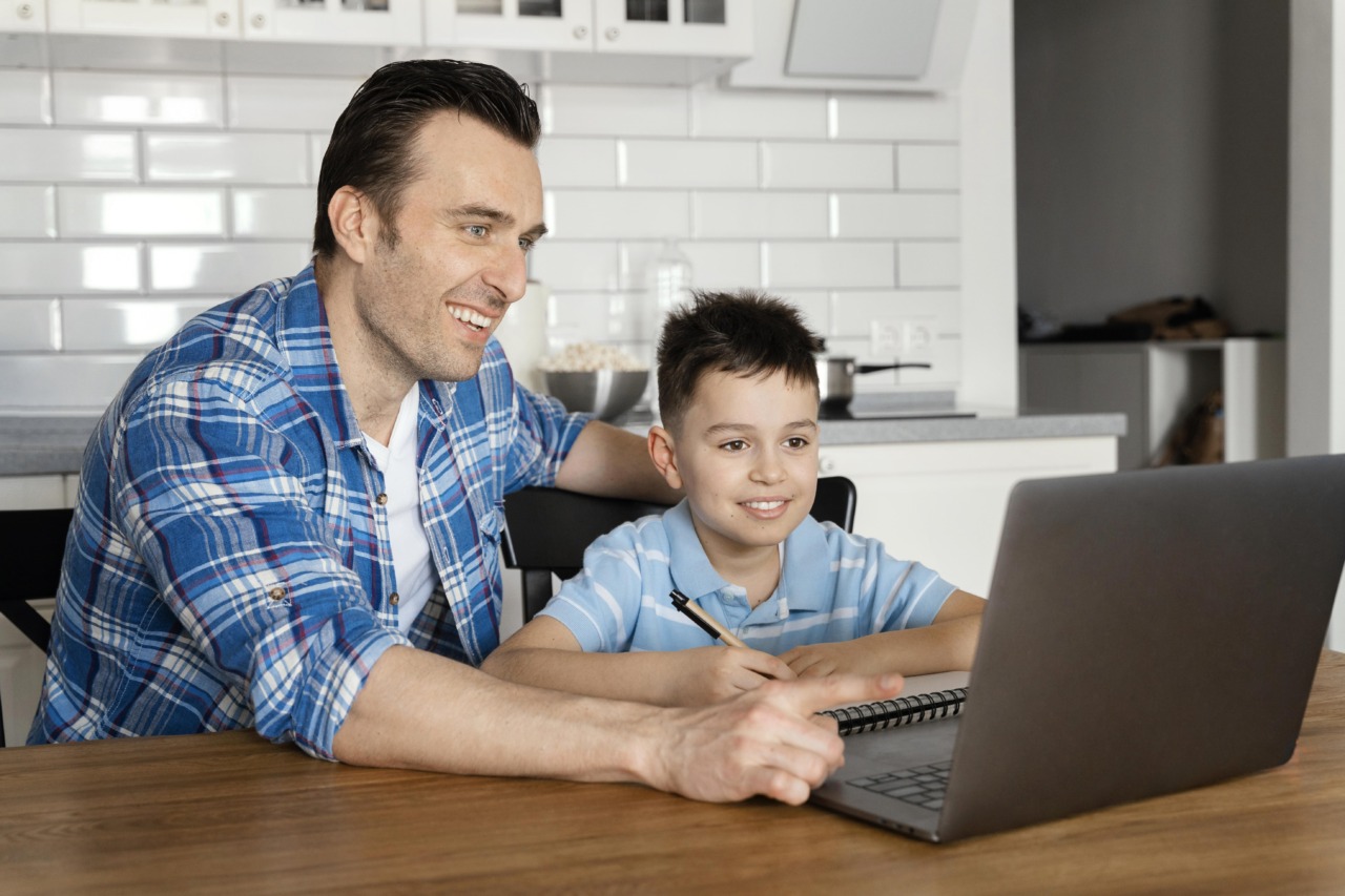 pai e filho na internet