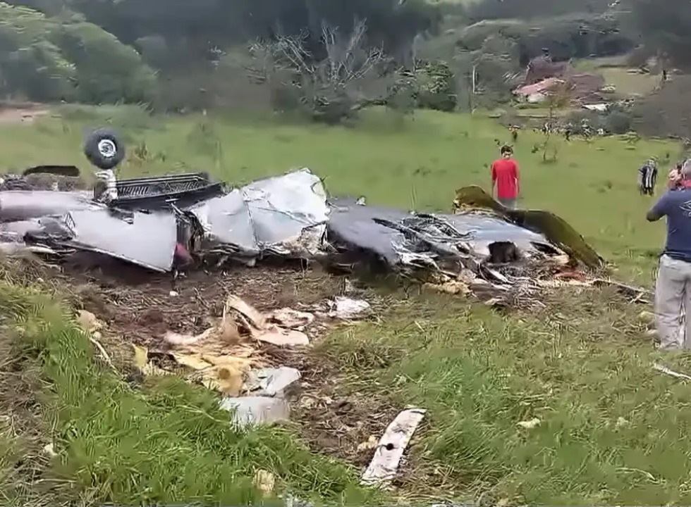 queda de avião Minas Gerais