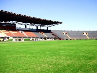 Iluminação do Olímpico Regional é reestabelecida para receber jogo do Maringá FC