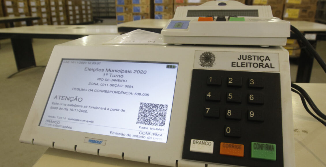 Distribuição Das Urnas Eletrônicas Para Os Locais De Votação No Rio De Janeiro