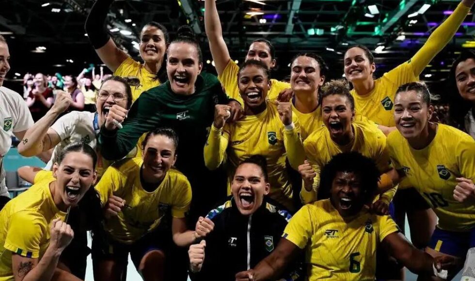 Brasil vence e avança às quartas do handebol feminino