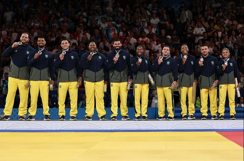 Judô brasileiro fecha Olimpíada com bronze por equipes