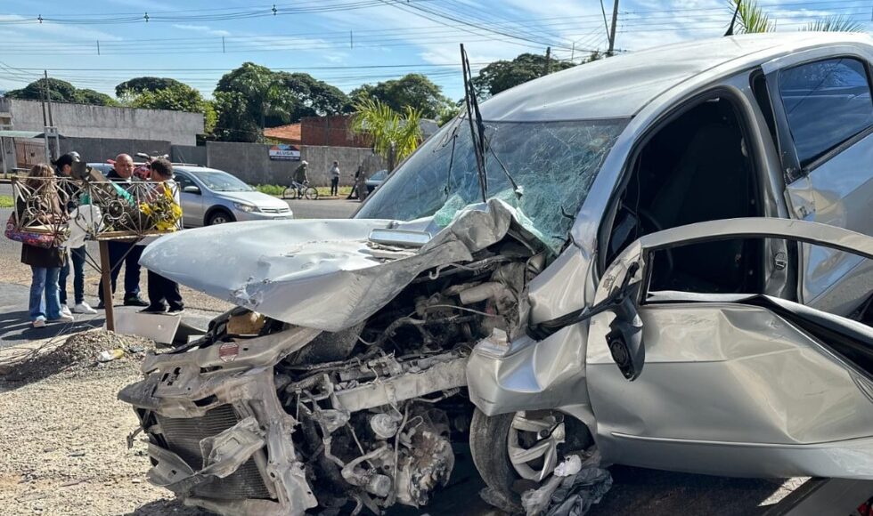 Acidente Transito Maringa Homem Morre Carro Colidir Oficina Dia Dos Pais