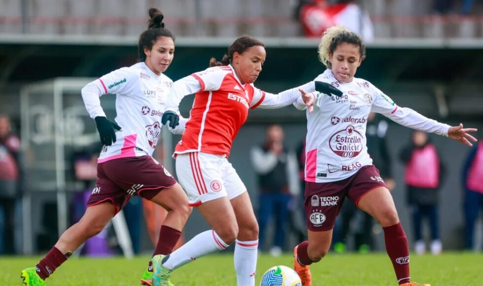 Brasileiro Feminino Ferroviaria E Inter Disputam Vaga Nas Semifinais