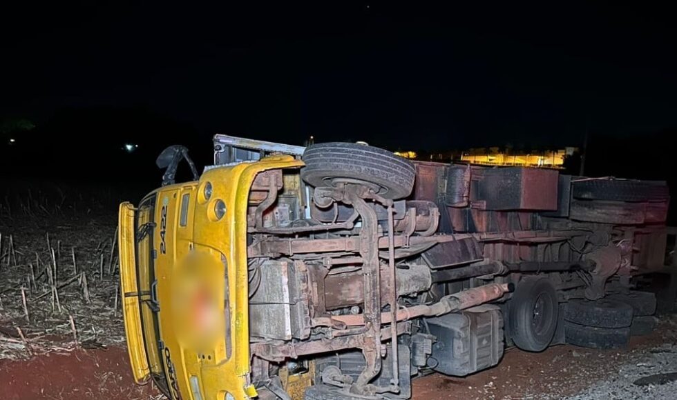 Caminhao Carregado Acucar Tomba Trecho Em Obras Pr 317 Maringa