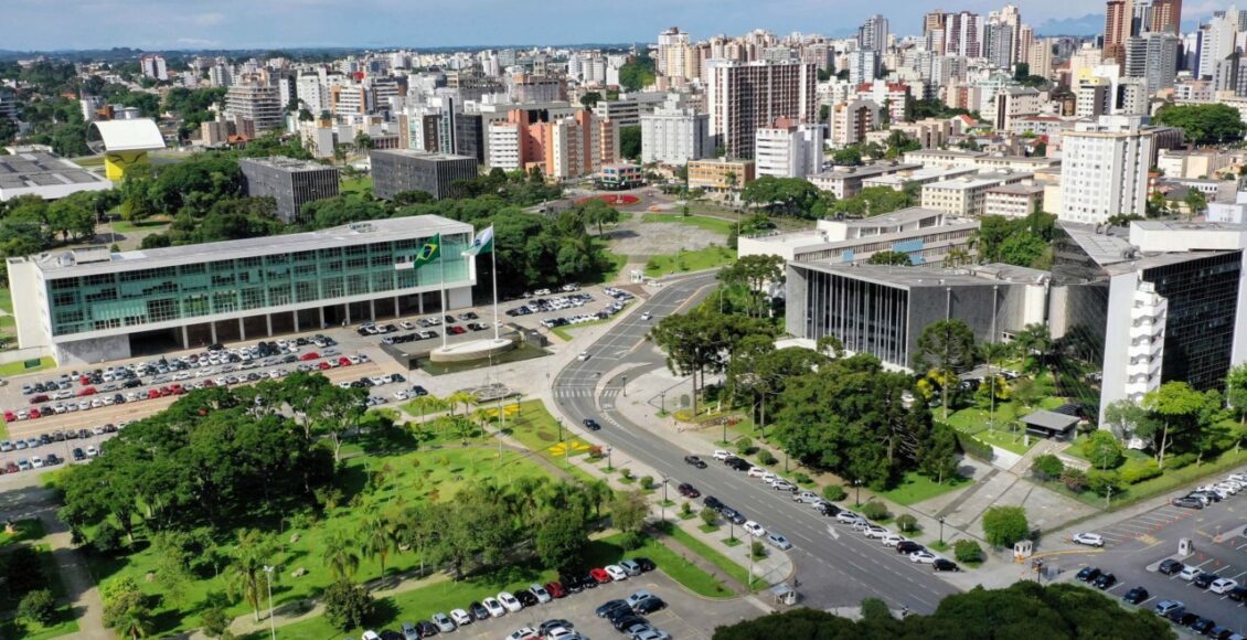 Centro Cívico De Curitiba Onde Estão Os Edifícios Do Tribunais De Justiça, Tribunal De Contas, Palácio Iguaçu, Palácio Das Araucarias, Assembléia Legislativa, Museu Oscar Niemeyer E A Praça Nossa Senhora De Salette.