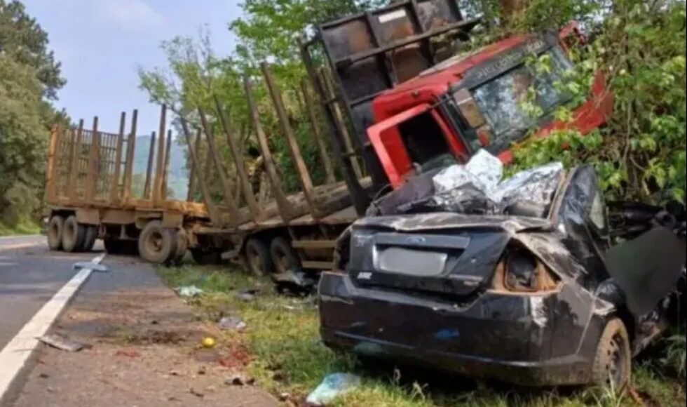 Acidente Tragico Cinco Pessoas Da Mesma Familia Morrem Em Colisao Entre Carro E Carreta