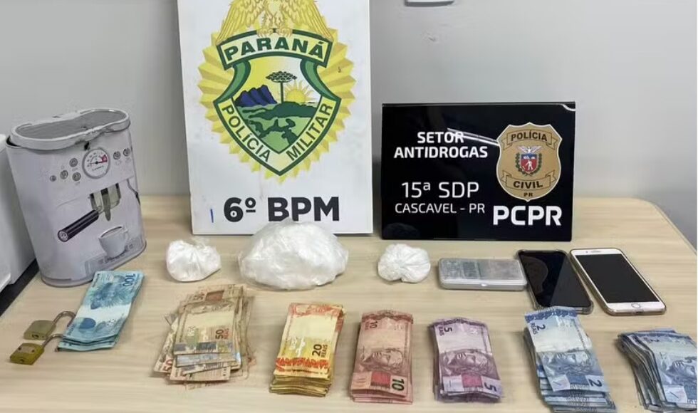 Mae E Padrasto Sao Presos Apos Cocaina Ser Encontrada Na Mochila De Crianca De 4 Anos Em Escola