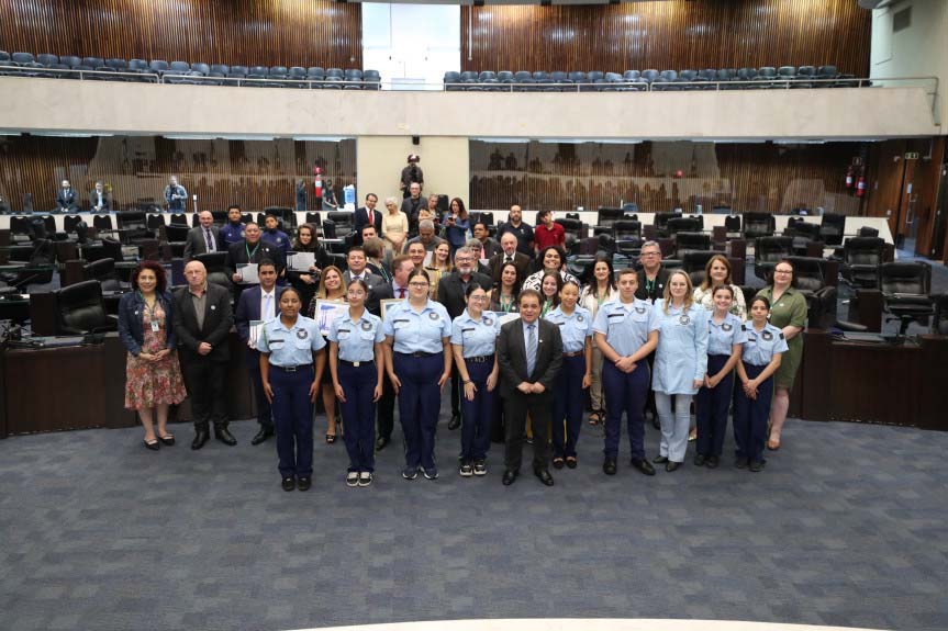 Programa Estadual Dos Colegios Civico Militares E Homenageado Na Assembleia Legislativa Do Parana