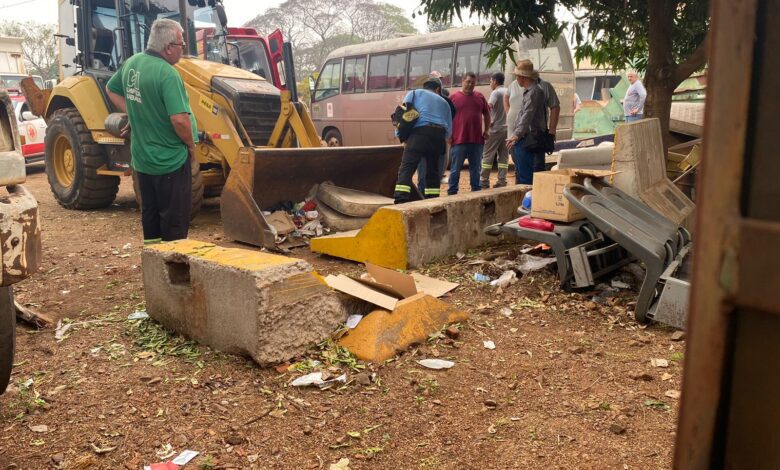 Trabalhador Fica Ferido Apos Acidente Com Pa Carregadeira Em Secretaria Municipal De Servicos Publicos