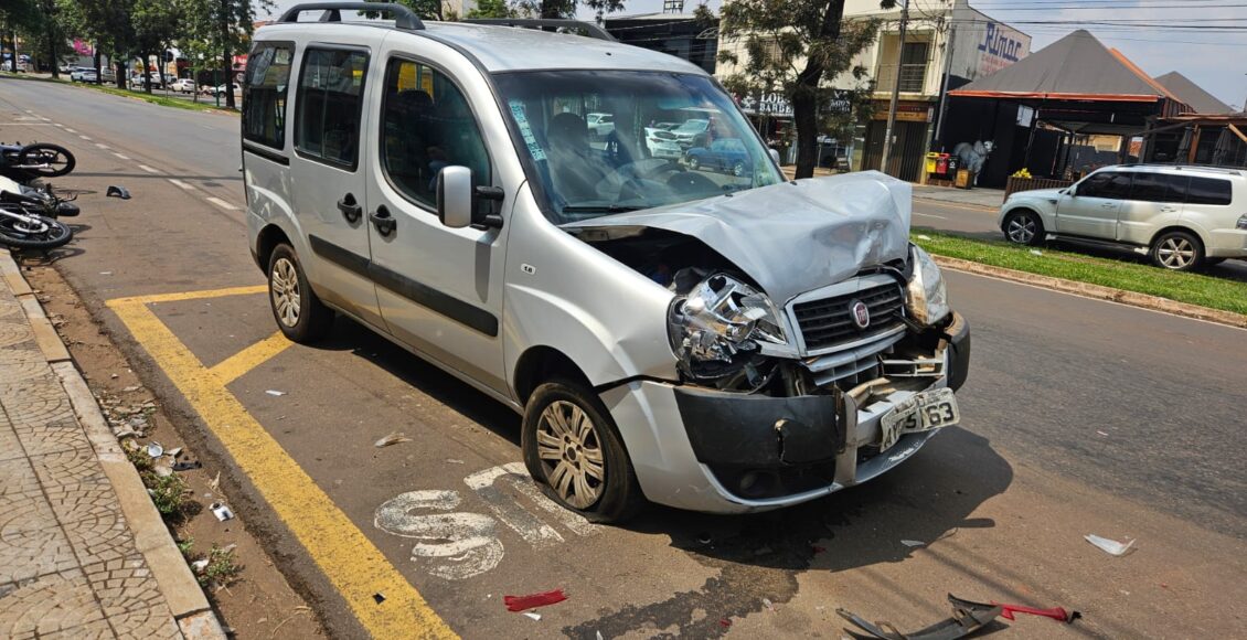 Carro Desgovernado Colide Com Veiculo Estacionado E Mulher E Atropelada Em Ponto De Onibus Em Maringa