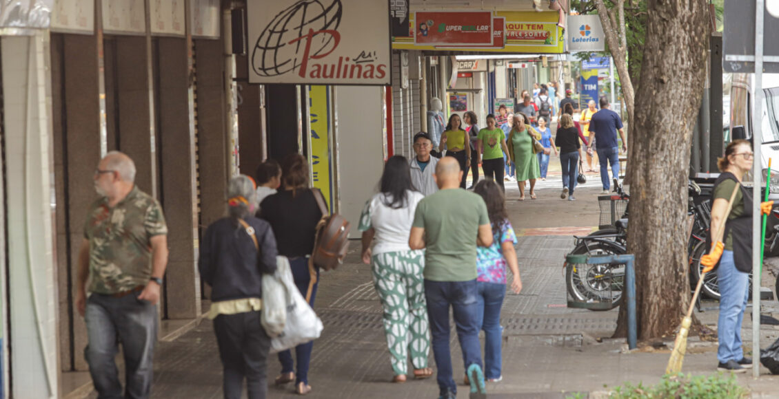 Maringá, 27 De Julho De 2023 Comércio De Rua Na Cidade De Maringá.