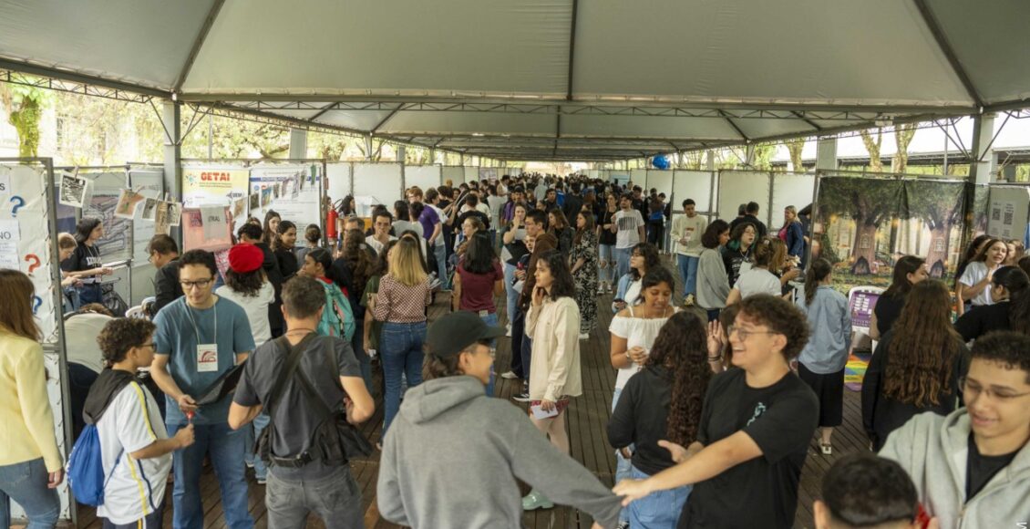 Estudantes Lotam Mostra De Profissoes Da Universidade Estadual De Maringa