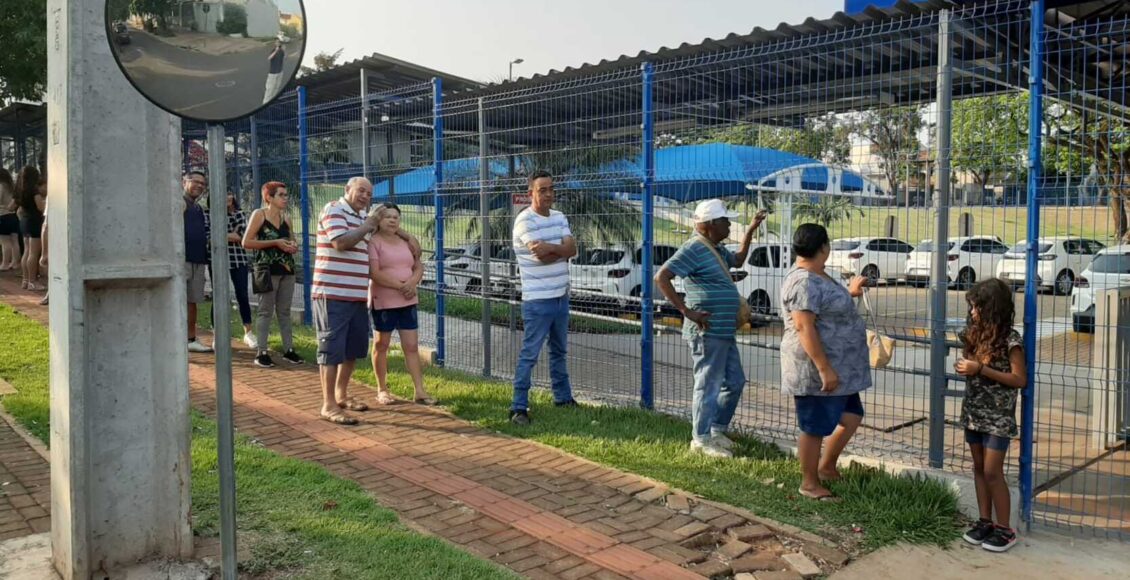 Maringaenses Chegam Cedo Na Fila Para A Votacao Em Maringa