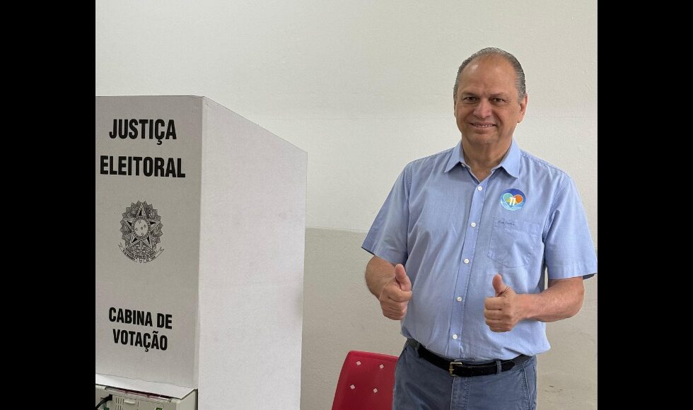 Ricardo Barros Vota No Colegio Regina Mundi