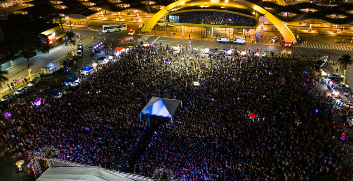 Abertura Da Maringa Encantada 2024 Reune 20 Mil Pessoas Noite Teve Chegada Do Papai Noel E Show De Lulu Santos