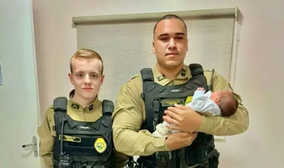 Bebe De Tres Dias E Salvo Pela Policia Apos Engasgar Com Leite Materno