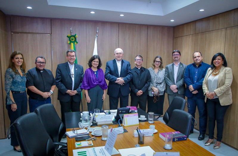 Dom Severino Clasen E Recebido Pela Ministra Da Saude Em Brasilia