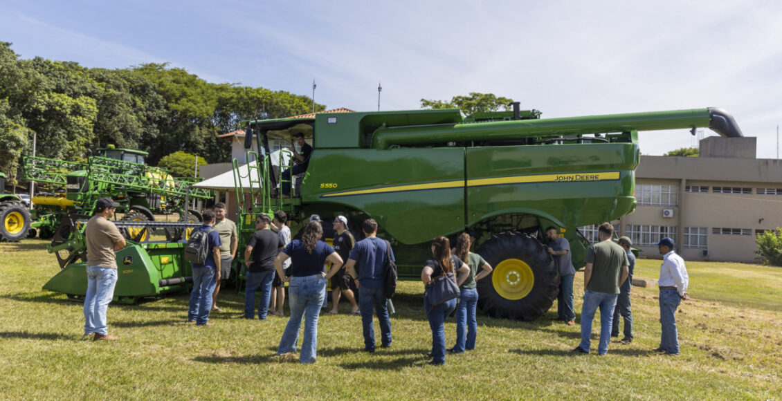 Maquinas Agricolas Permitem Aos Alunos Da Uem Imersao Em Inovacao Tecnologica