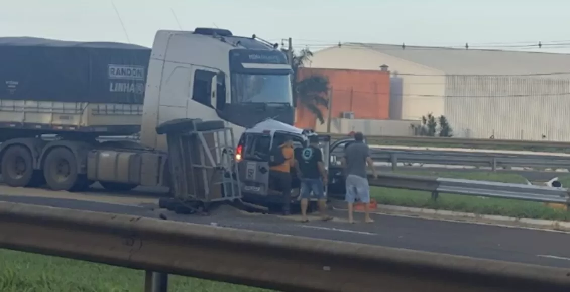 Veiculo Do Dnit Na Contramao E Arrastado Por Carreta No Contorno Norte Seis Ficam Feridos