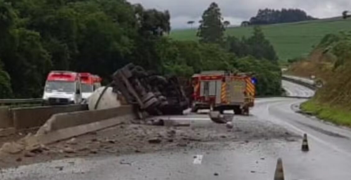 Caminhao Carregado Com Substancia Inflamavel Tomba E Interdita Br 376 No Parana Motorista Morreu