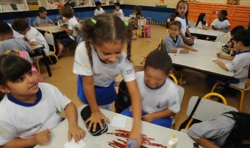 Escolas Da Educacao Basica Iniciam Ano Letivo Com Proibicao De Celular