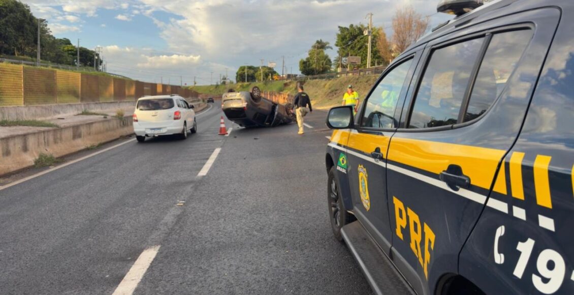 Video Carro Voa E Capota Varias Vezes Na Br 376 Na Regiao De Maringa Motorista Foge