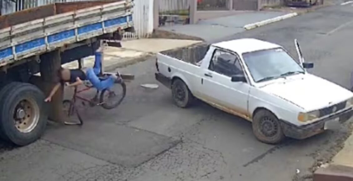 Video Crianca De Bicicleta Sem Freios Perde Controle Na Ladeira E Bate Contra Caminhao No Parana