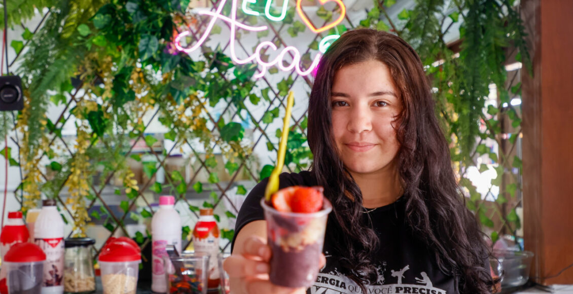 Yasmin Medeiros Sub Encarregada De Uma Loja De Acai 02 0