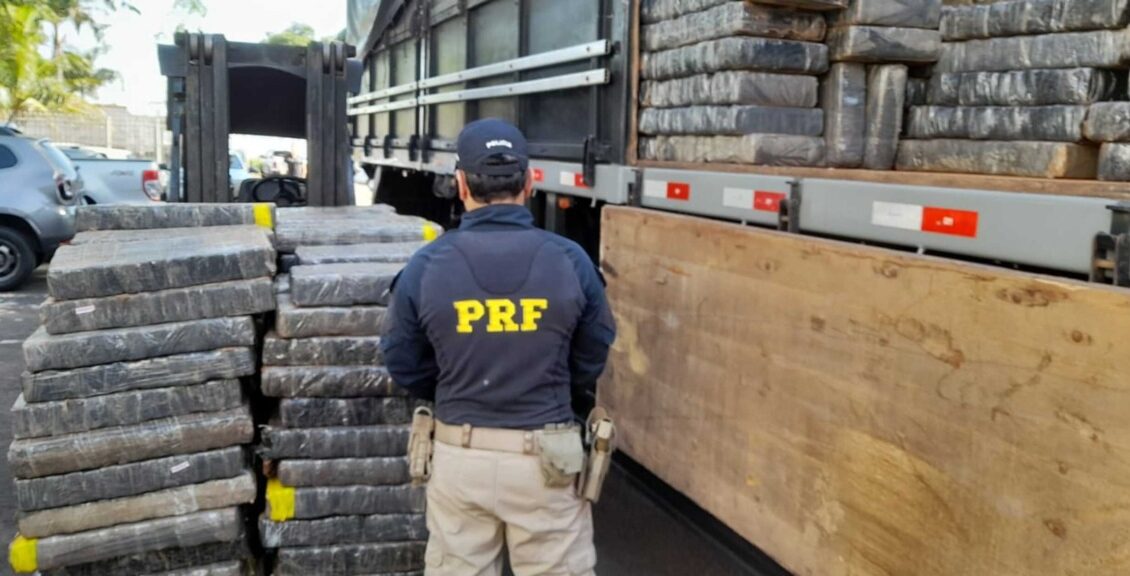 Prf Apreende Mais De 5 Toneladas De Maconha Em Carreta Em Maringa